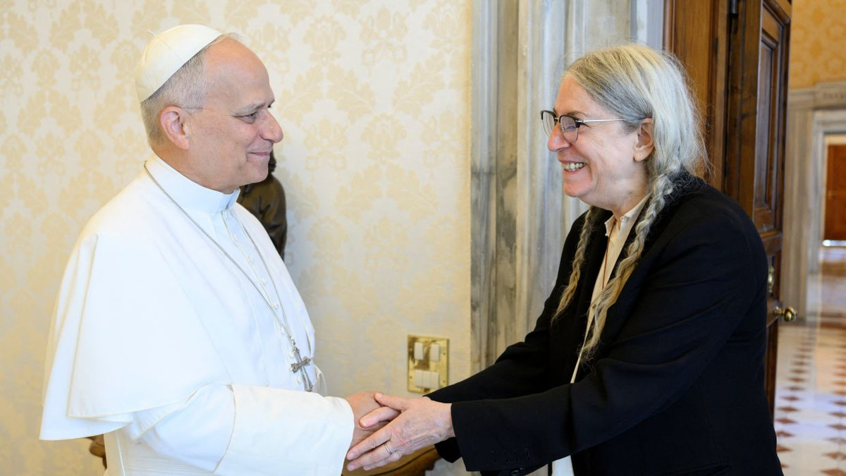 Patti Smith Meets Pope Leo XIV at Vatican, Celebrates Their Chicago Connection