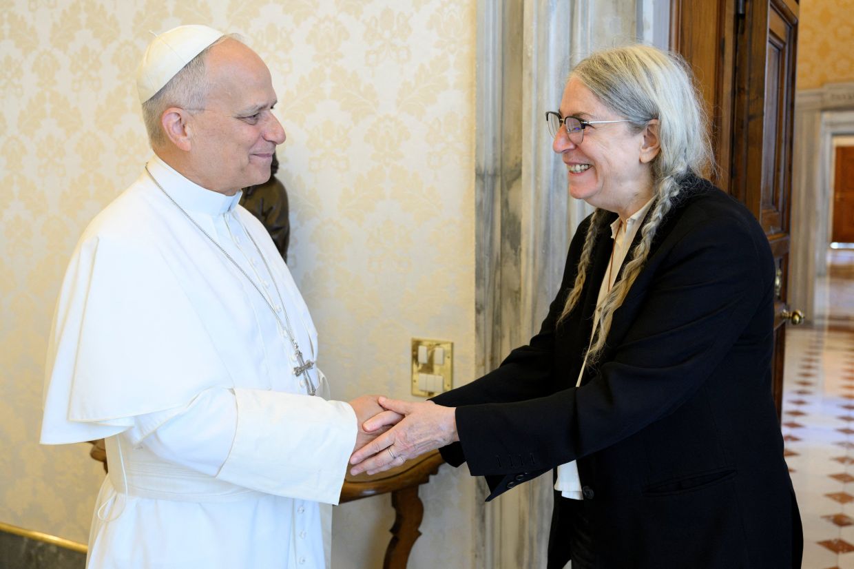 Patti Smith Meets Pope Leo XIV at Vatican, Celebrates Their Chicago Connection