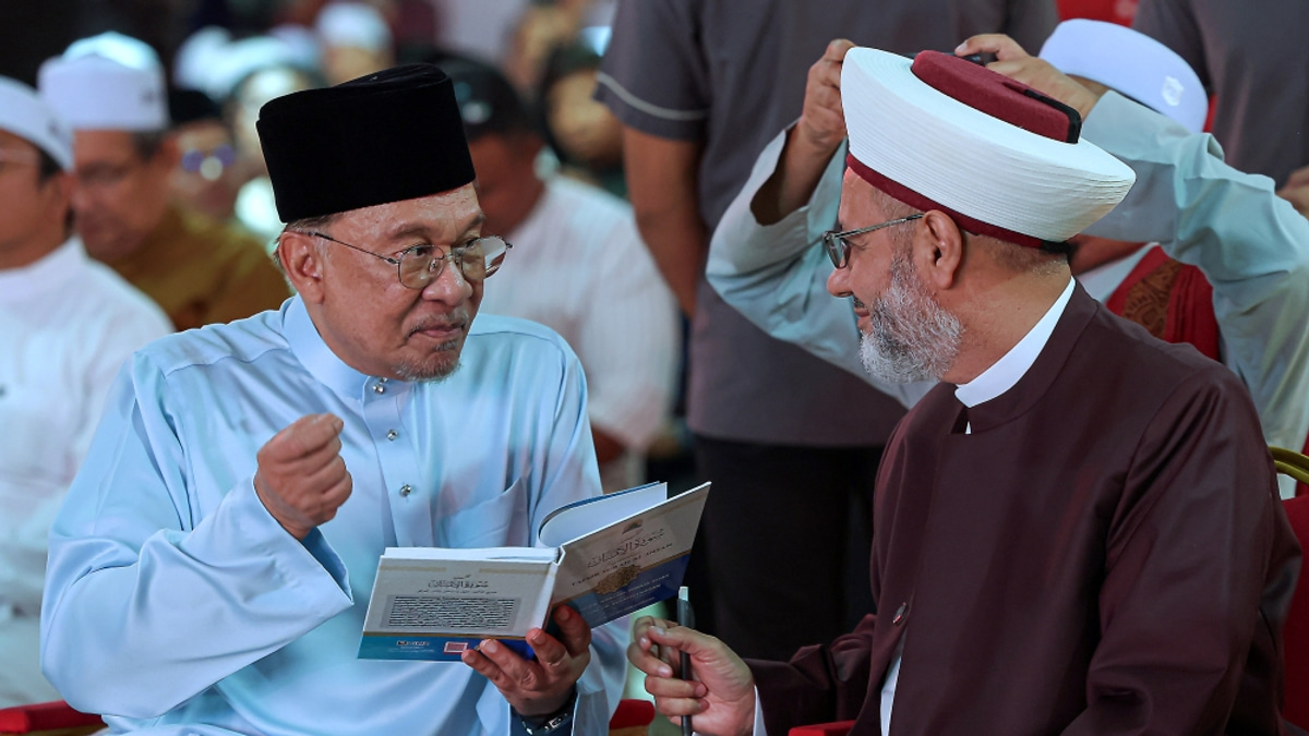 Malaysia's Anwar Praises Al-Azhar Grand Imam as Symbol of Global Religious Moderation