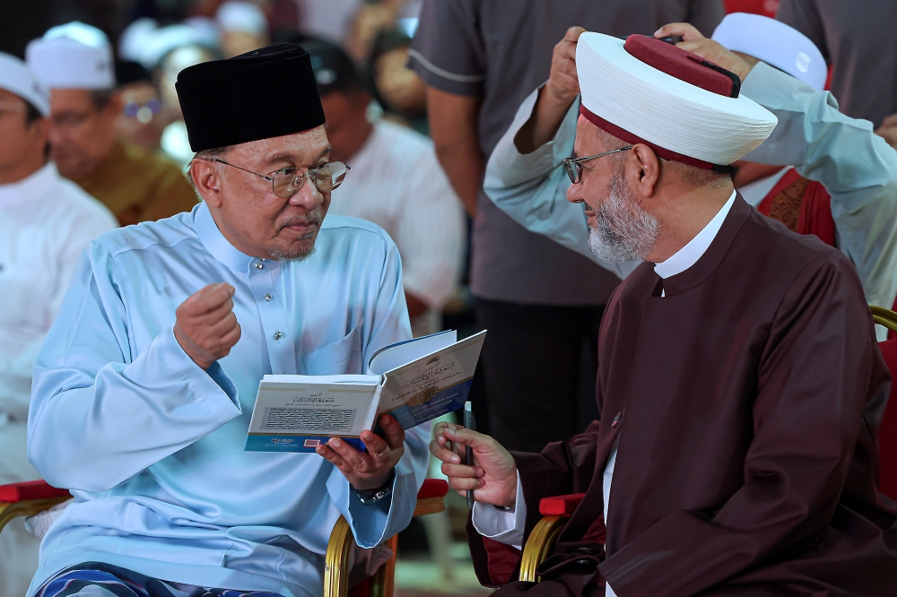 Malaysia's Anwar Praises Al-Azhar Grand Imam as Symbol of Global Religious Moderation