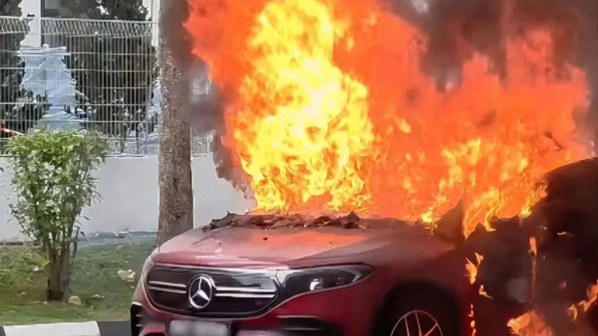 Electric Vehicle Ignites at Woodlands HDB Carpark in Singapore; Battery Suspected as Source