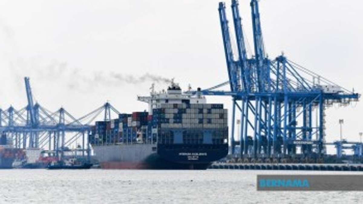 Malaysia's Export Outlook Brightens as Analysts Raise 2026 Growth Forecasts