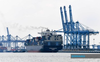 Malaysia's Export Outlook Brightens as Analysts Raise 2026 Growth Forecasts
