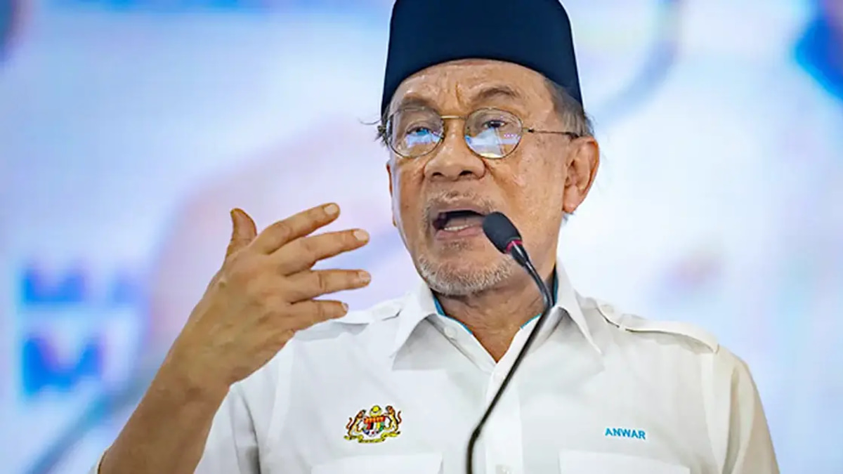 Anwar Warns Ministers Not to Attack Coalition Partners in State Elections