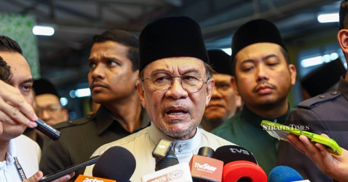 Only King Can Remove Azam Baki From NFCC Board, Anwar Says