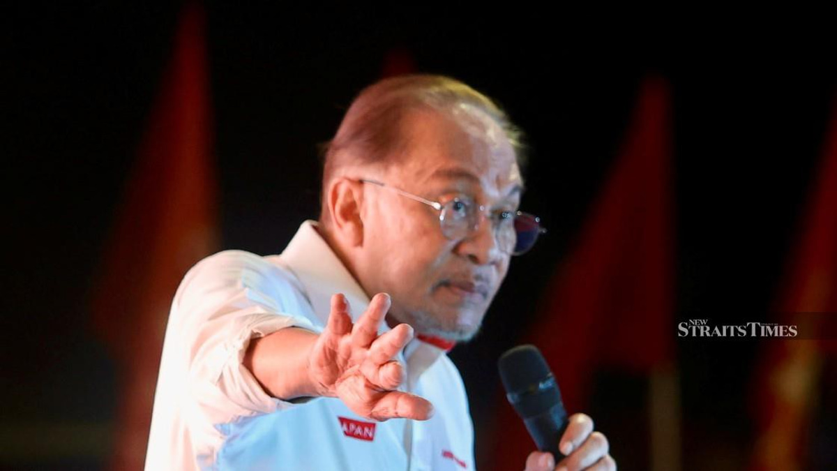 Anwar Orders Accelerated Processing of 15,000 Foreign Worker Applications