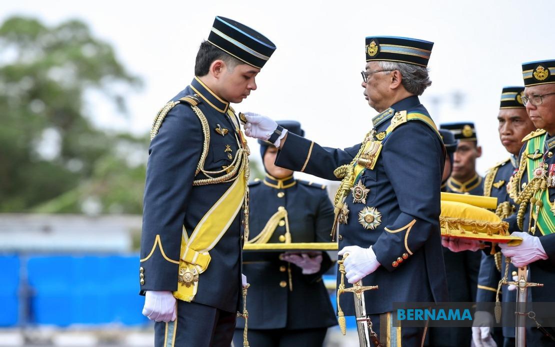 Tengku Mahkota Of Pahang Makes History As First Royal to Complete RMAF Helicopter Course
