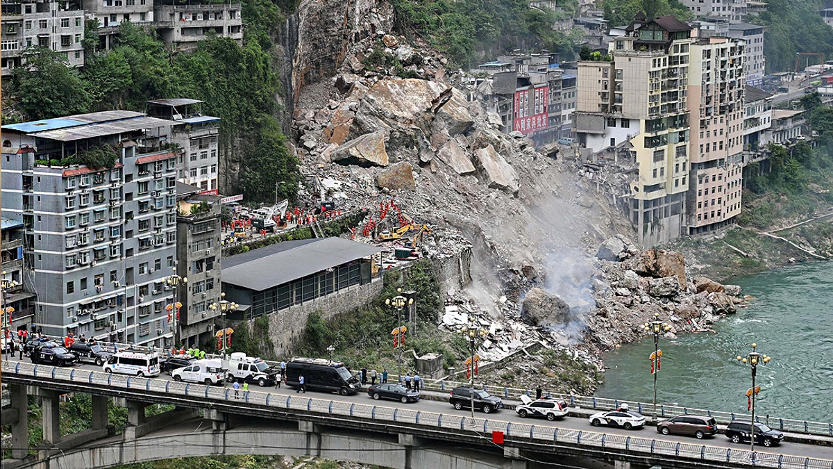 51 Dead, 10 Missing After Mountain Collapse in China's Chongqing