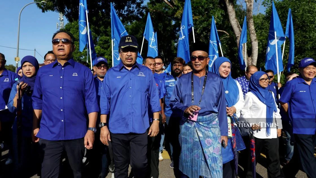 Johari Ghani backs BN's Tiram candidate in key Johor battleground