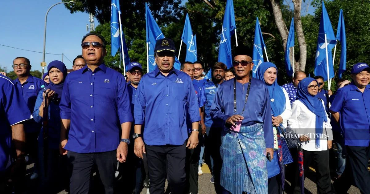 Johari Ghani backs BN's Tiram candidate in key Johor battleground