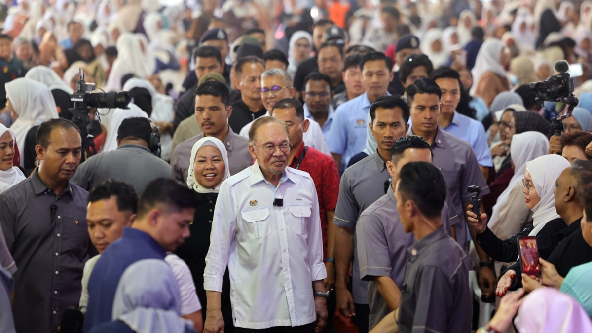 Anwar Scrutinises Tabung Haji's 13-Month Bonus as Potential Breach of Fiduciary Duty