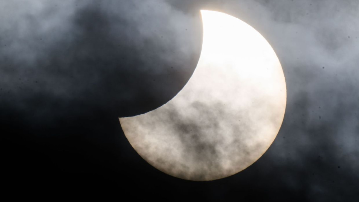 Two Eclipses Light Up August Skies: A Smartphone Photography Guide for Stargazers