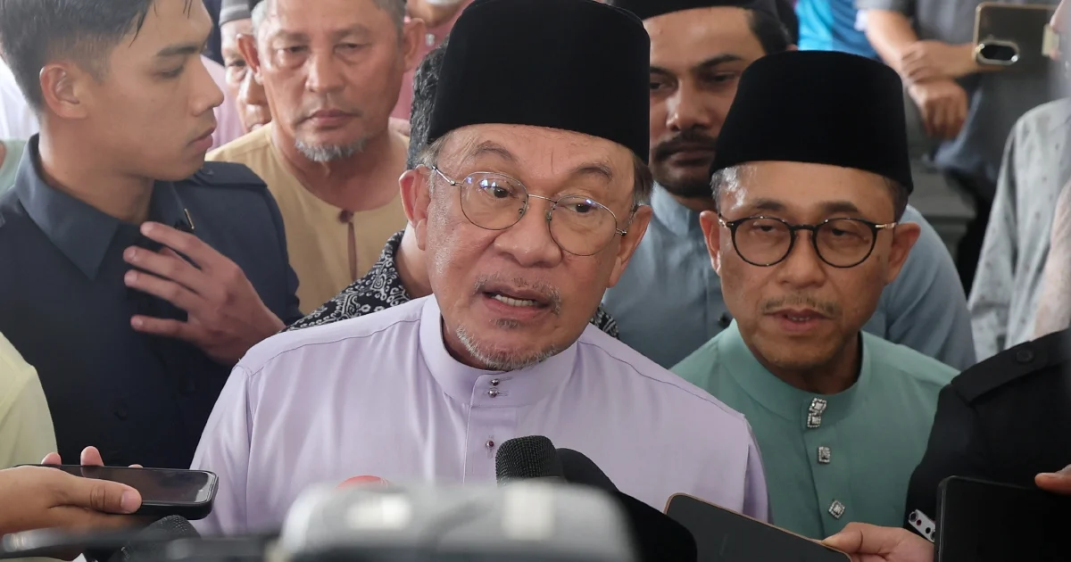 Elevating Syariah Court Status Won't Affect Non-Muslims' Rights, Says PM