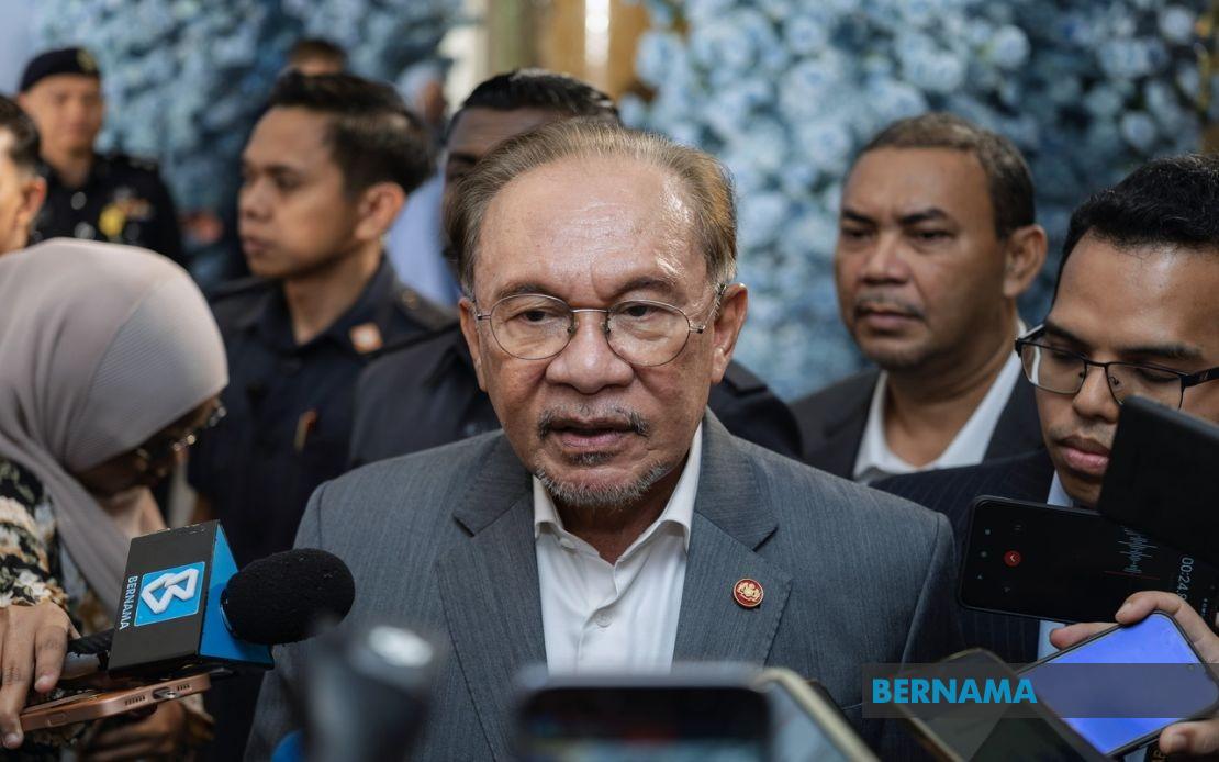 Anwar Still Awaiting Details on Four Melaka DAP Assemblymen's Exit