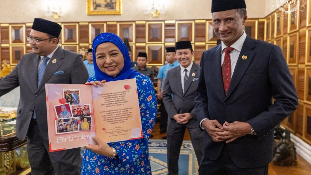 Queen Raja Zarith Sofiah Receives Birthday Wishes From Istana Negara Officials