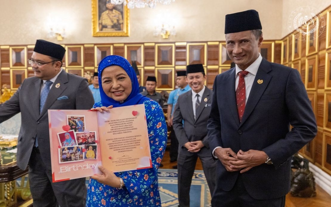 Queen Raja Zarith Sofiah Receives Birthday Wishes From Istana Negara Officials