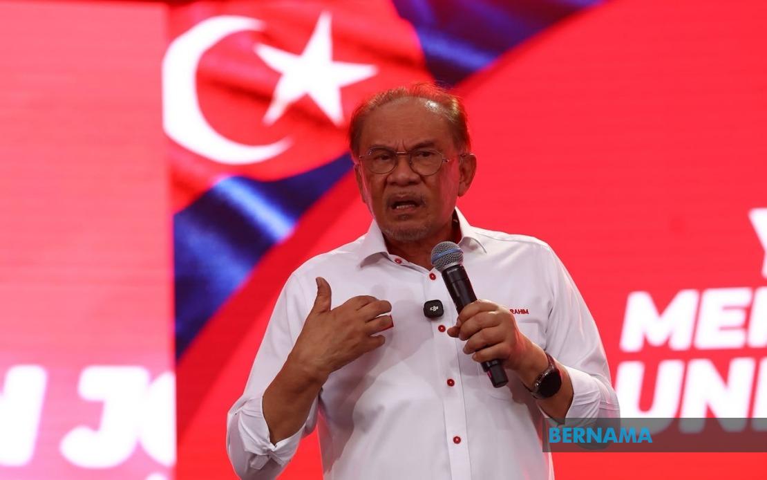 PM Anwar Dismisses BMW Purchase Rumors, Clarifies Vehicle Ownership