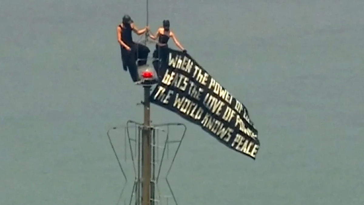 Couple arrested after scaling Empire State Building antenna in suspected proposal stunt