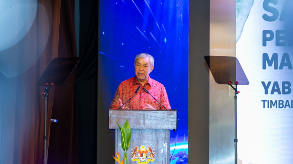Zahid Dismisses Reports of Coalition Meeting, Reaffirms Commitment to Unity Government
