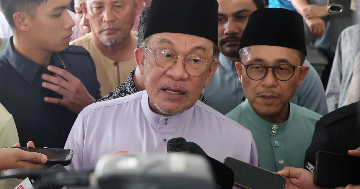 Anwar Orders Local Councils to Slash Red Tape and Accelerate Development Approvals