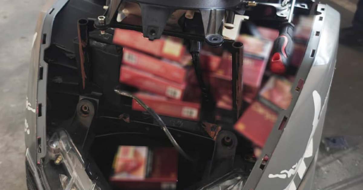 Woman held at Tuas Checkpoint for attempting to smuggle 400 cigarette packets