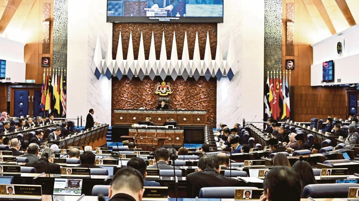 Parliament erupts as Takiyuddin and government MP clash over PAS-Bersatu tensions