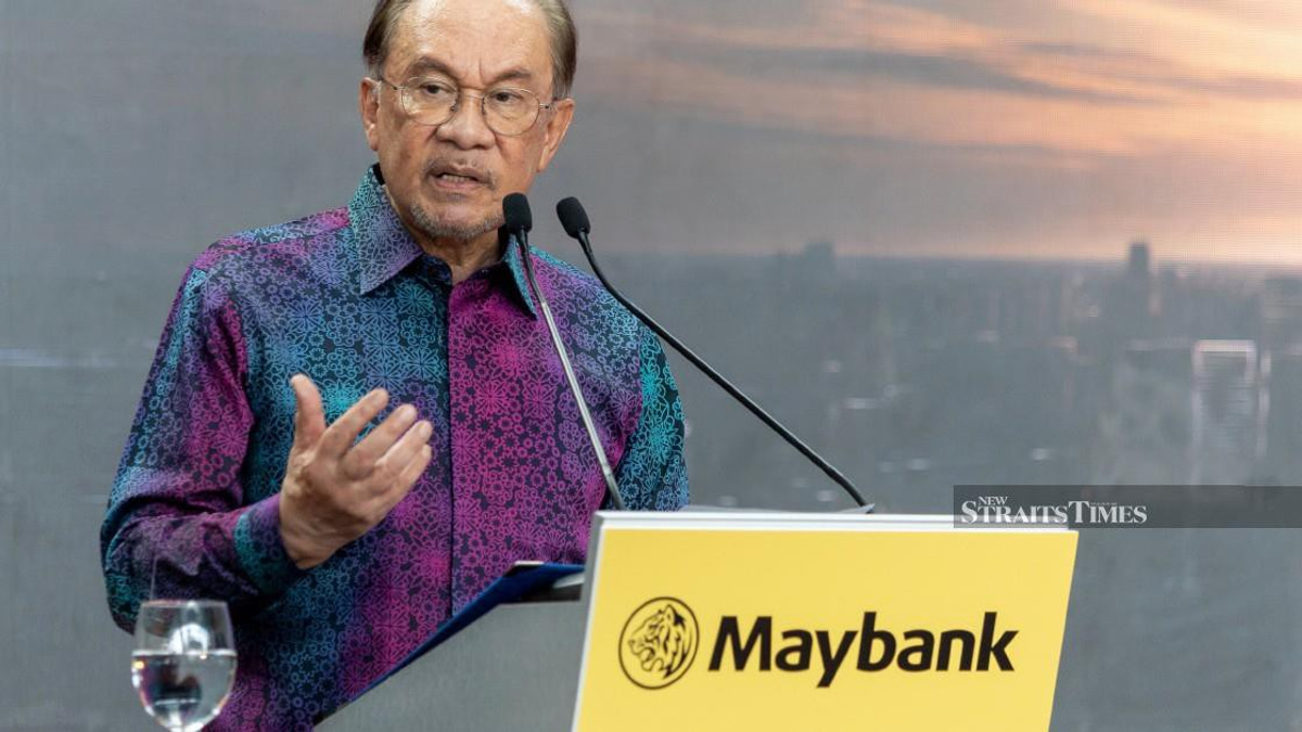 PM Anwar hails Maybank as rising force in Asian banking landscape