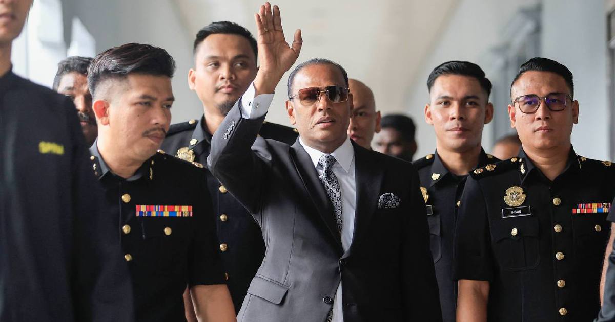 Supporters chant 'Hidup Datuk Seri' as M. Saravanan faces court over foreign worker recruitment charges