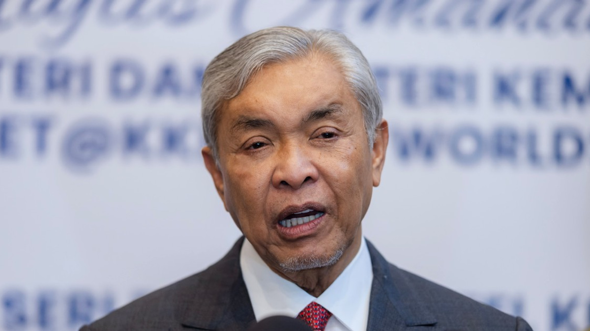 Zahid Supports Review of Immigration Service Scheme Following Extended Delays