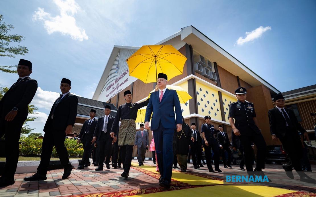 Sultan Nazrin Opens Merdeka Hall as Manjung Marks 25 Years of Municipal Status