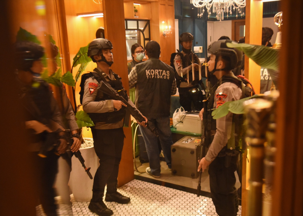 Jakarta raids uncover millions in gold and cash from top prosecutor