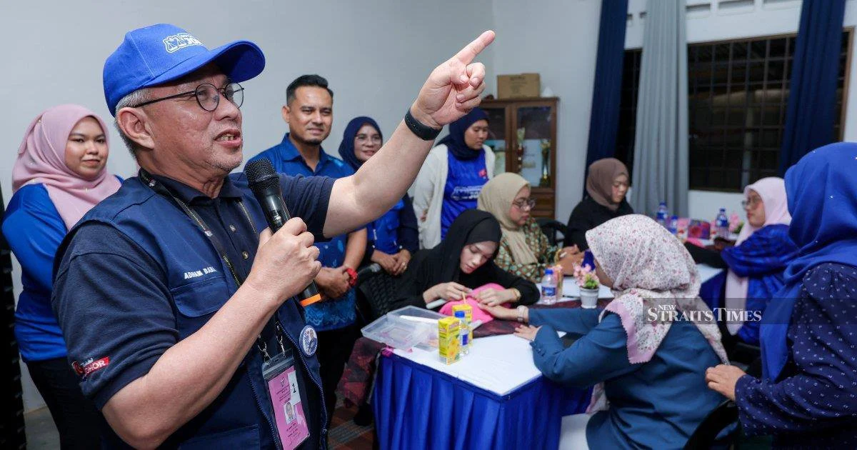 Barisan Nasional Takes Early Leads in Three Johor State Seats