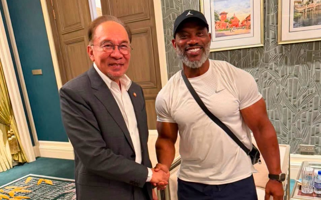 PM Anwar Ibrahim Meets Bodybuilding Icon Dexter Jackson, Jokes About Hitting the Gym