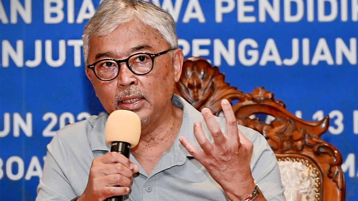 Sultan of Pahang Urges Universities to Expand Scholarship Access for Tioman Island Students