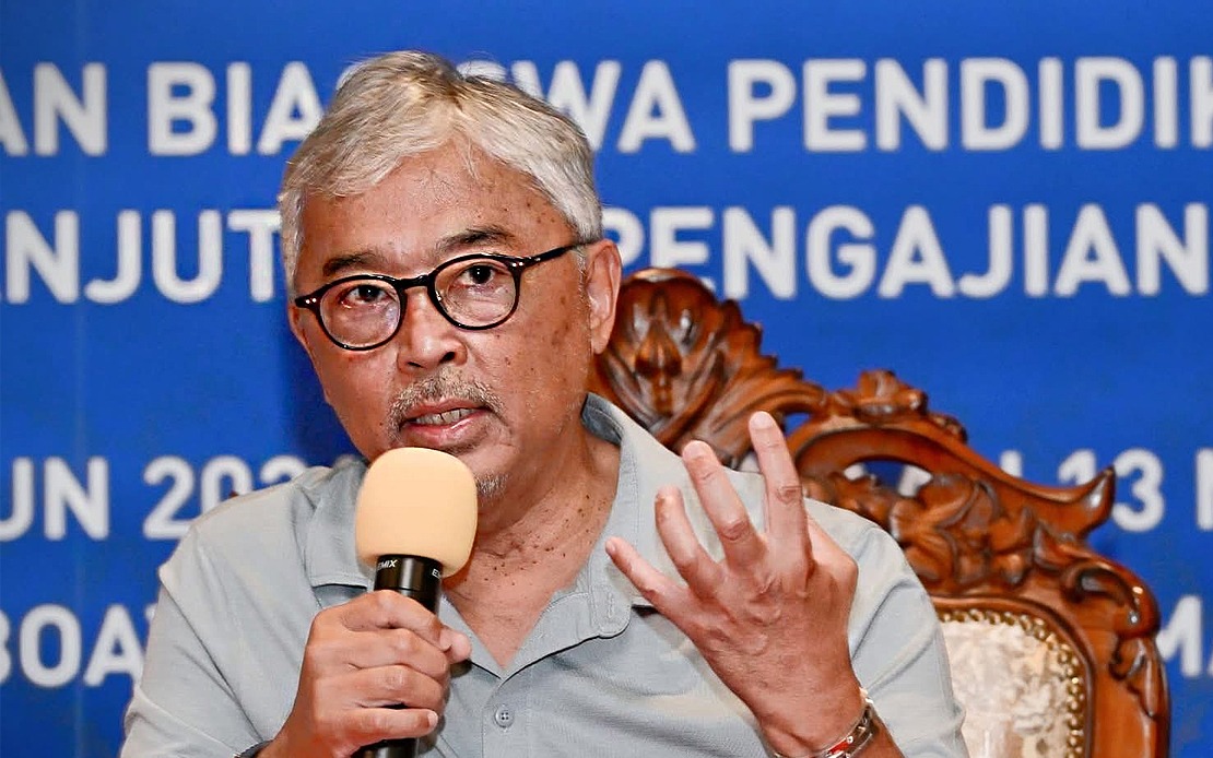 Sultan of Pahang Urges Universities to Expand Scholarship Access for Tioman Island Students