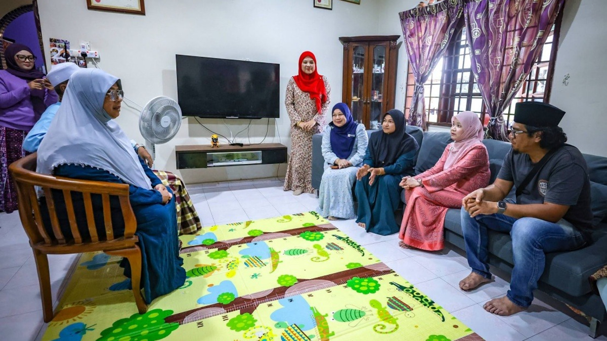 Education Minister Pays Respects to Family of Student Who Collapsed During Rugby Session