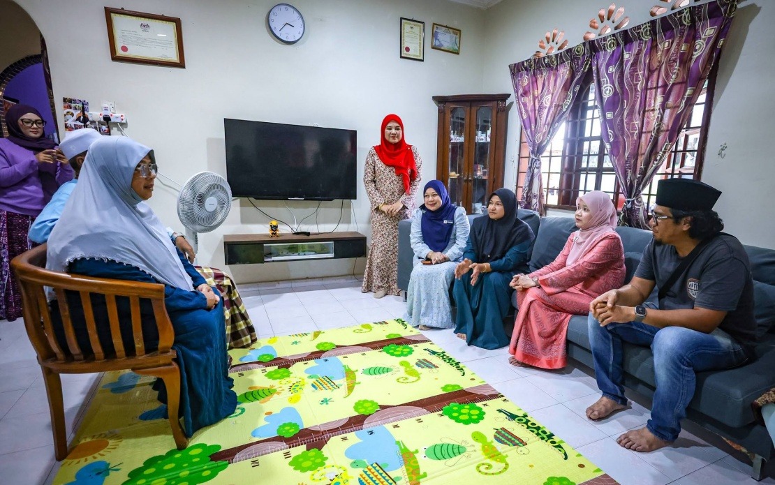 Education Minister Pays Respects to Family of Student Who Collapsed During Rugby Session
