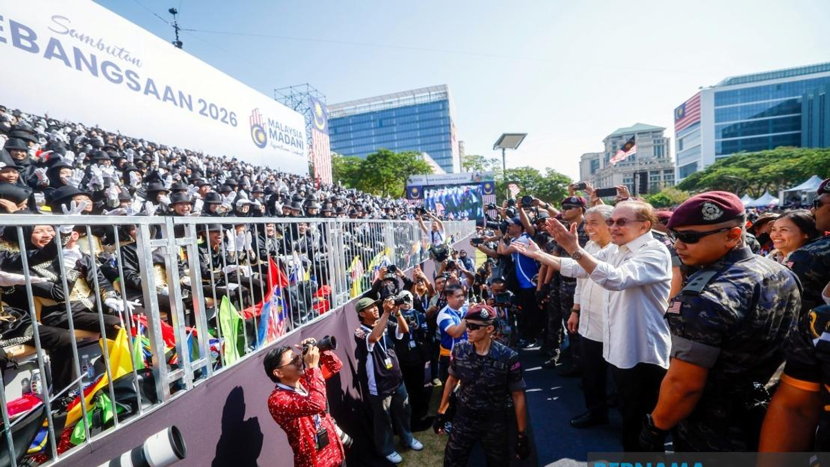 PM Anwar Celebrates Malaysia's Spirit at 69th National Day Parade