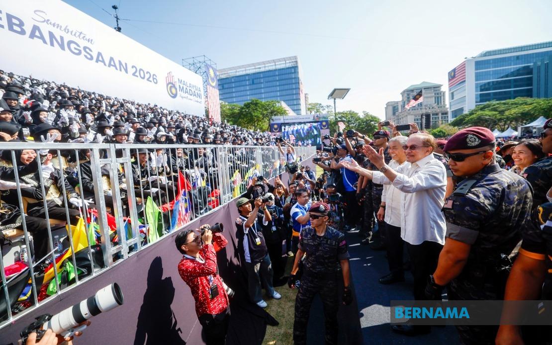 PM Anwar Celebrates Malaysia's Spirit at 69th National Day Parade