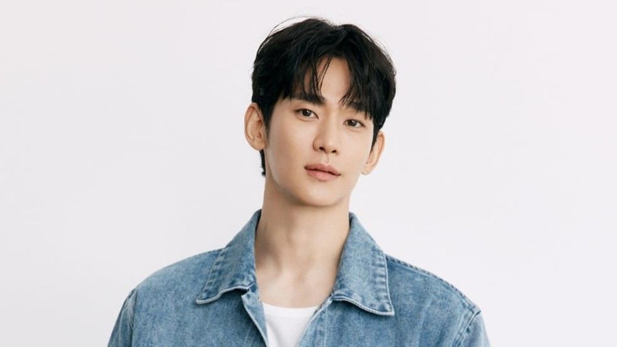Kim Soo-hyun's Return to Public Life Marked by Bench Partnership in Philippines