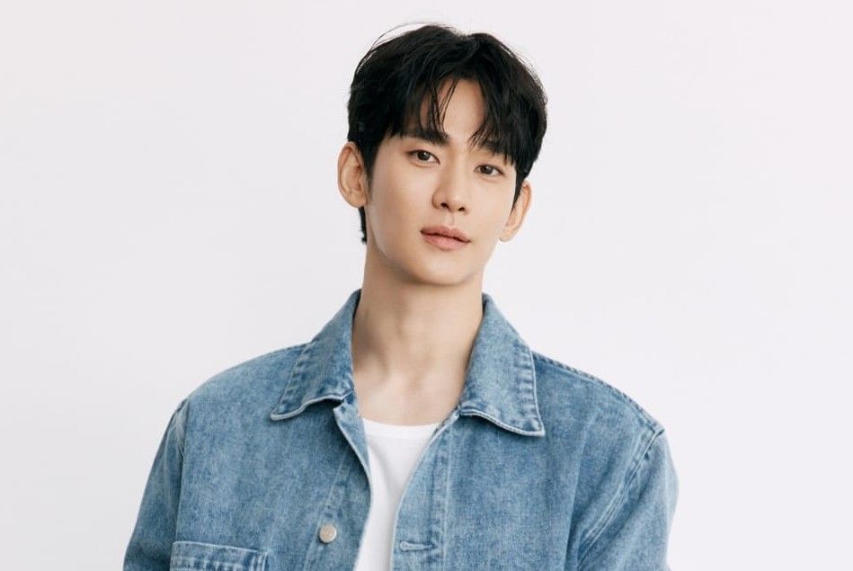 Kim Soo-hyun's Return to Public Life Marked by Bench Partnership in Philippines