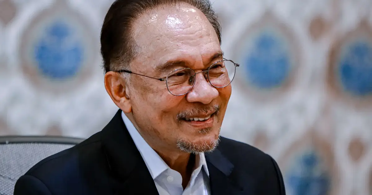 Anwar Leads Confidence Survey with 52% Approval, Outpacing Key Opposition Figures