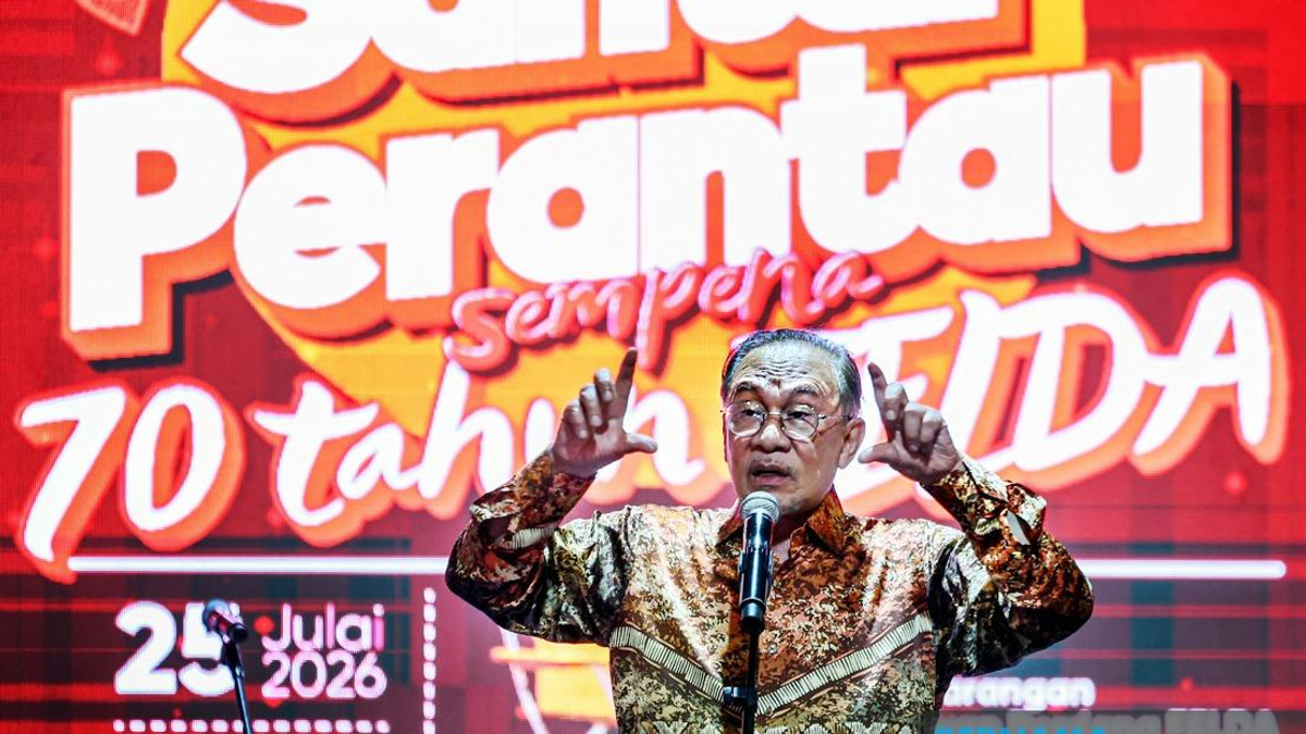 Anwar Pushes for Swift Action on Seven Felda Settler Support Initiatives