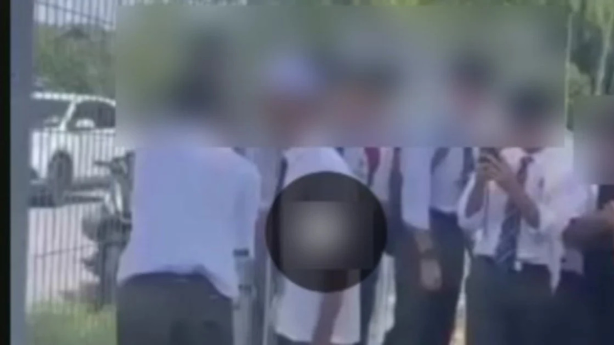 Selangor Education Department Joins Investigation Into Viral School Fight Video From Rawang
