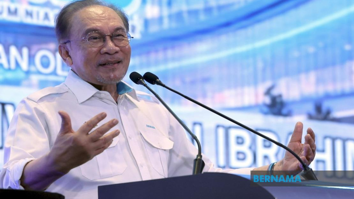 Mentorship Over Policy: Anwar Rejects Top-Down Model for Bumiputera Business Growth