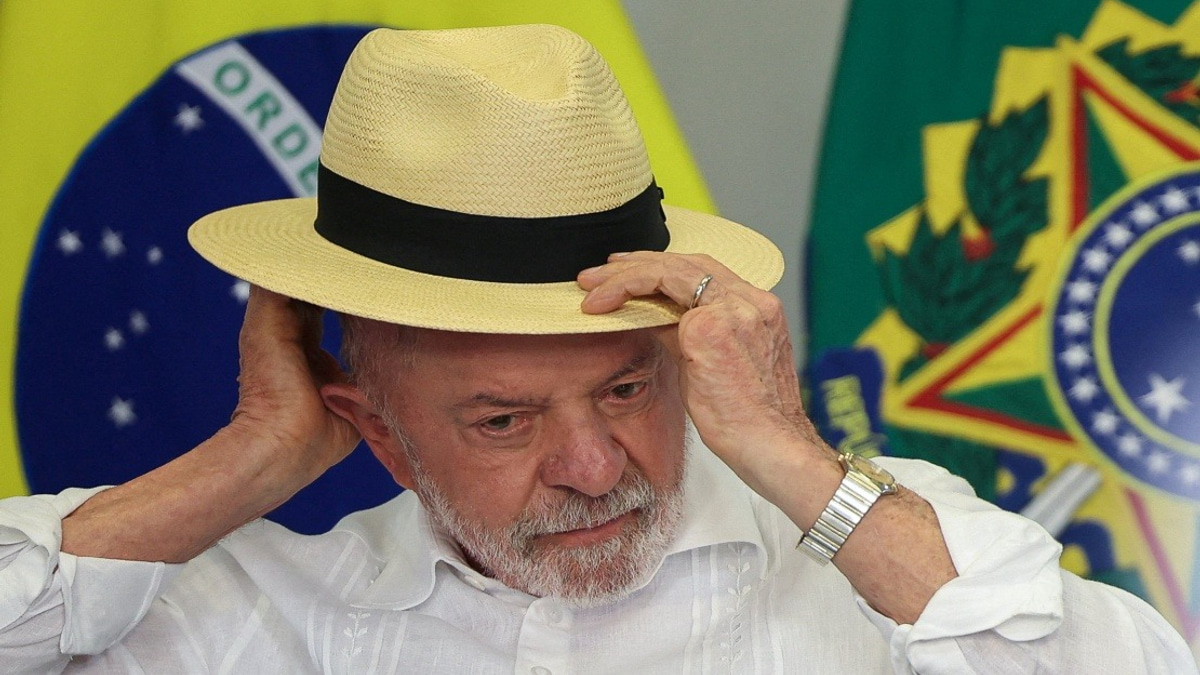 Lula Maintains Slim Edge Over Flavio Bolsonaro in Brazil's Tightening Presidential Race
