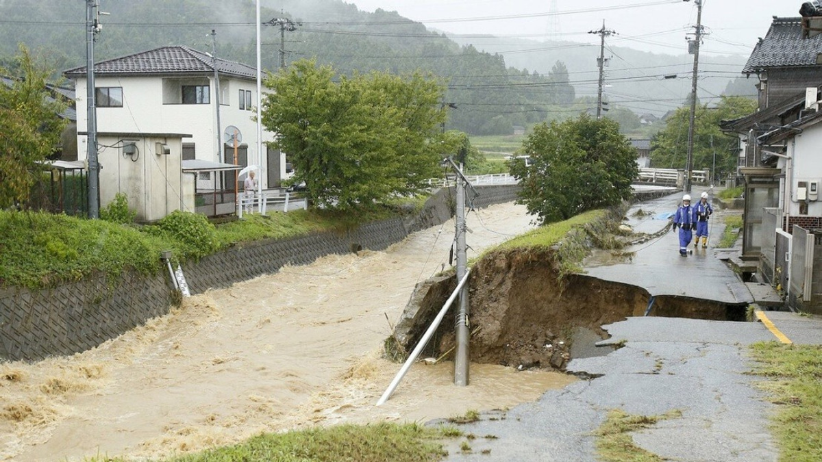 Central Japan Battered by Severe Downpours as Landslides and Floods Threaten Thousands
