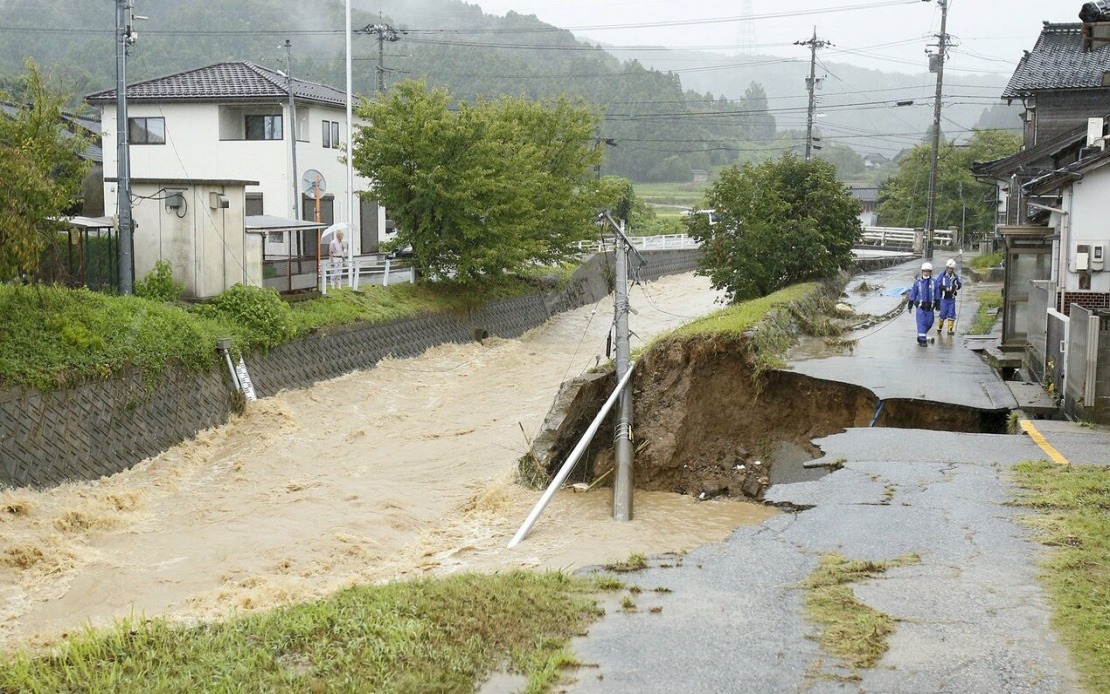 Central Japan Battered by Severe Downpours as Landslides and Floods Threaten Thousands