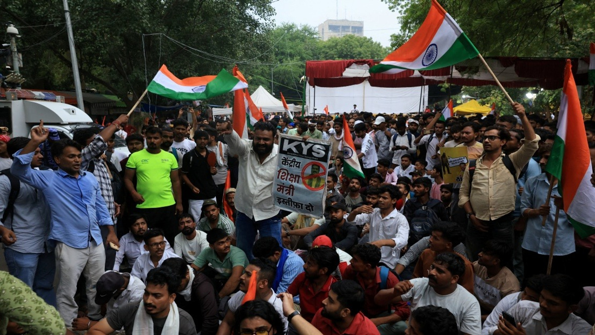 Indian Youth Movement Stages Parliament March Demanding Education Reform