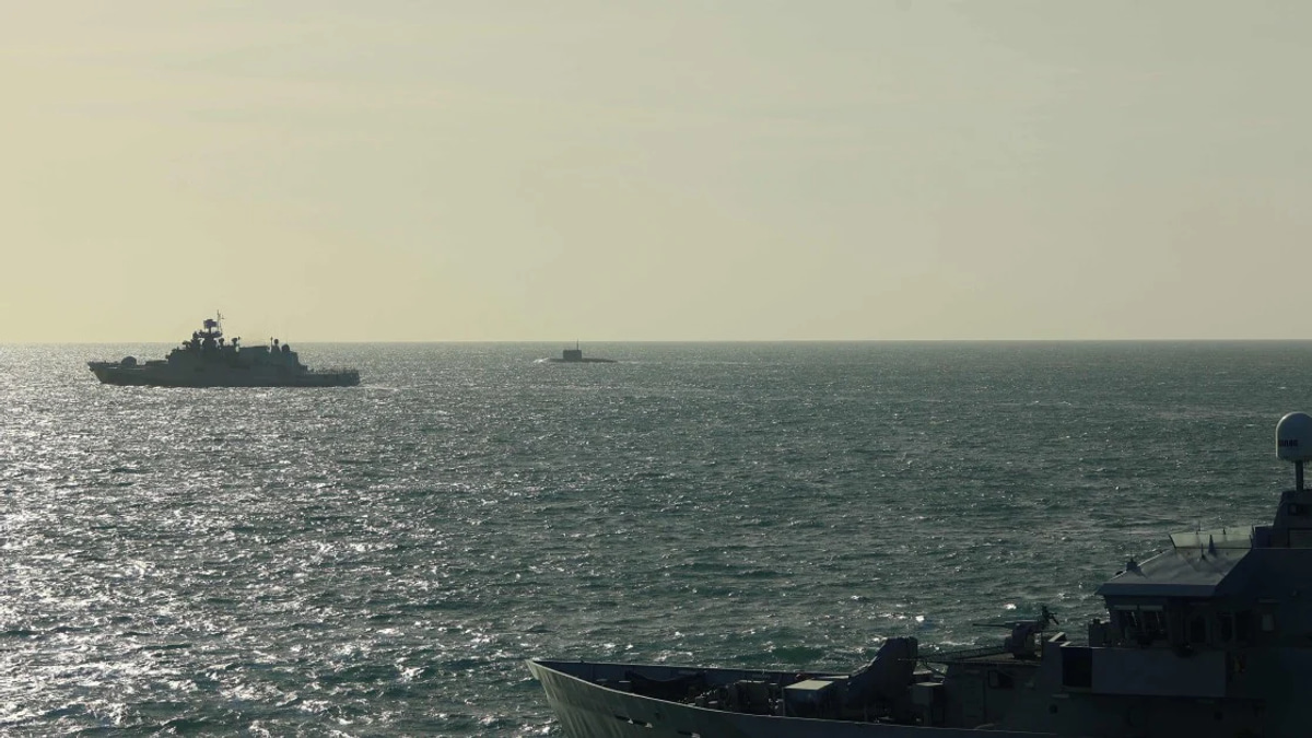 UK PM Calls Russian Warship Incident 'Reckless' Amid Growing Channel Tensions